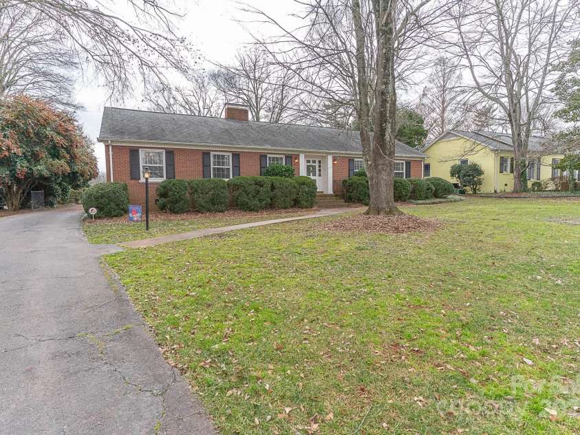 2541 Pinewood Road, Gastonia, NC 28054.  MLS# CAR4219606, YatesRealty ID 1176. 