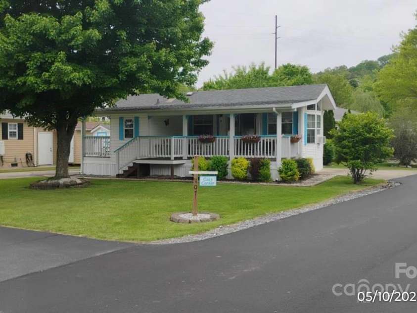 107 Strollers Lane, Waynesville, NC 28785.  MLS# CAR4257304, YatesRealty ID 11762. Cozy Corner