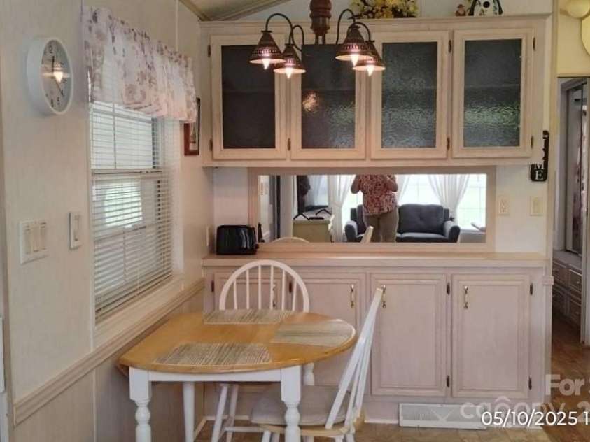 107 Strollers Lane, Waynesville, NC 28785.  MLS# CAR4257304, YatesRealty ID 11762. Dinette