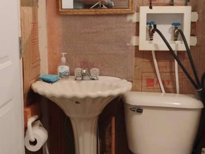 107 Strollers Lane, Waynesville, NC 28785.  MLS# CAR4257304, YatesRealty ID 11762. Half Bath