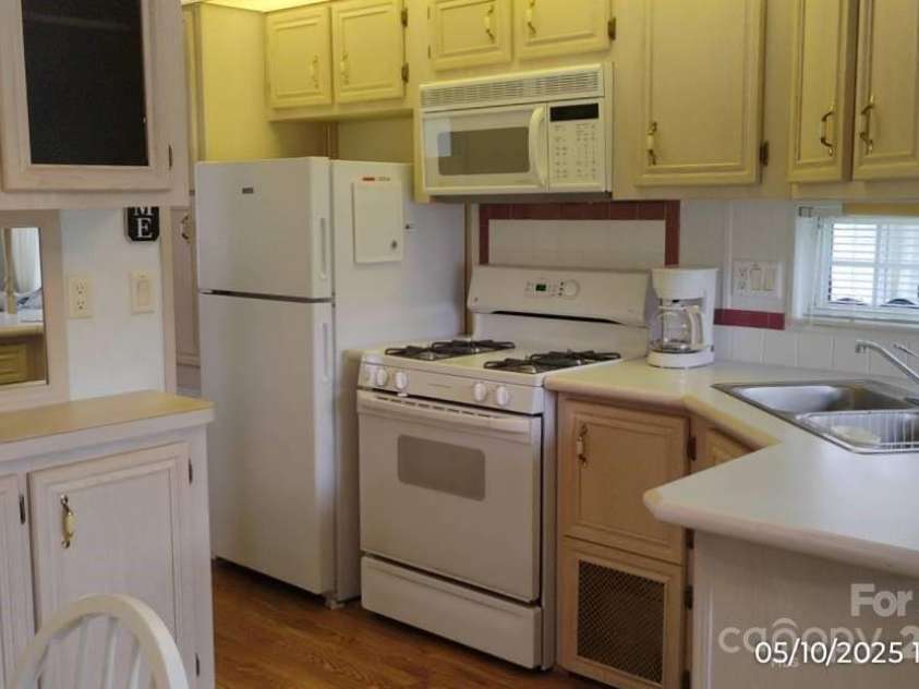 107 Strollers Lane, Waynesville, NC 28785.  MLS# CAR4257304, YatesRealty ID 11762. Kitchen