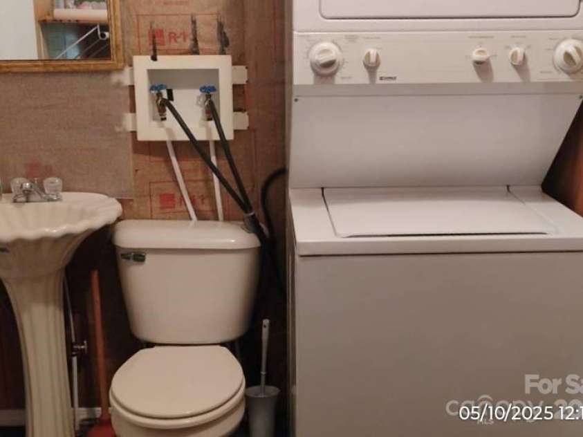 107 Strollers Lane, Waynesville, NC 28785.  MLS# CAR4257304, YatesRealty ID 11762. Laundry