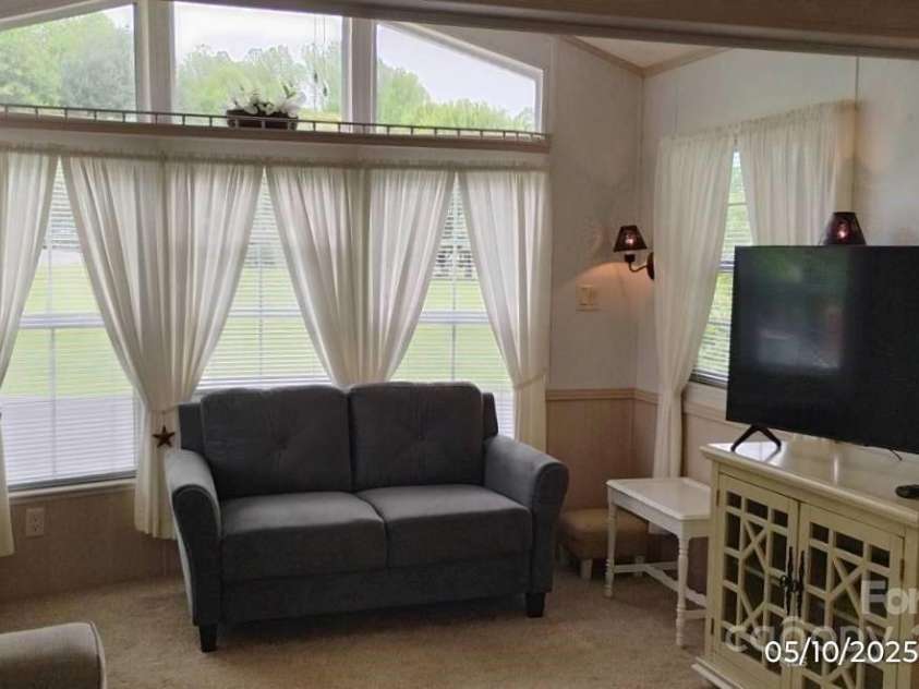 107 Strollers Lane, Waynesville, NC 28785.  MLS# CAR4257304, YatesRealty ID 11762. Living Room