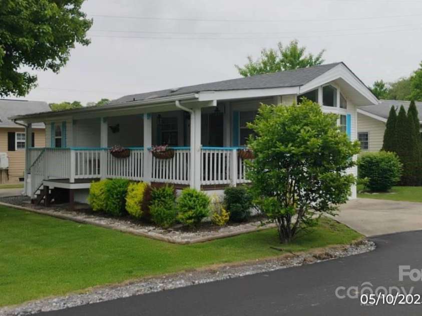 107 Strollers Lane, Waynesville, NC 28785.  MLS# CAR4257304, YatesRealty ID 11762. Side view
