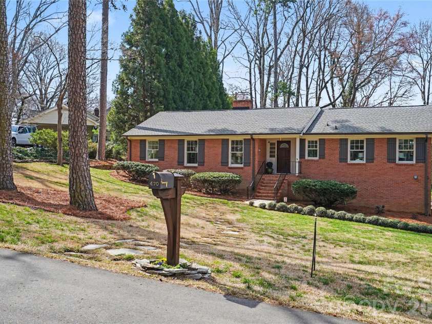 470 Livingston Drive, Charlotte, NC 28211.  MLS# CAR4352162, YatesRealty ID 11763. 