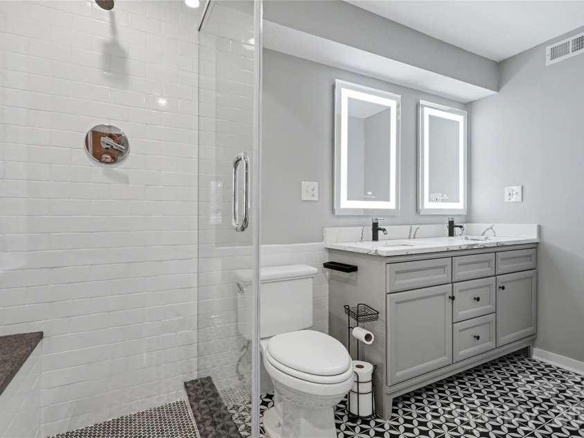 470 Livingston Drive, Charlotte, NC 28211.  MLS# CAR4352162, YatesRealty ID 11763. ADU - Bathroom