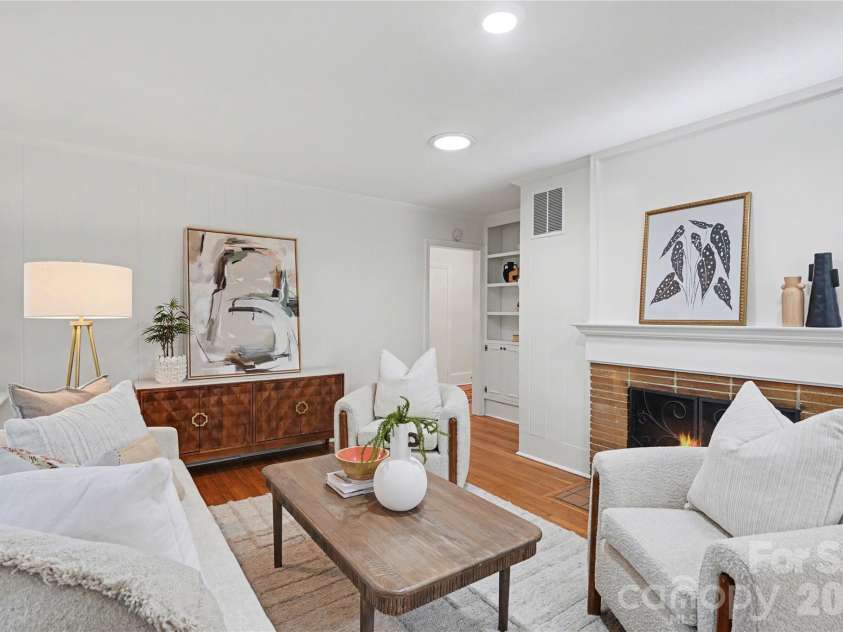 470 Livingston Drive, Charlotte, NC 28211.  MLS# CAR4352162, YatesRealty ID 11763. Den 