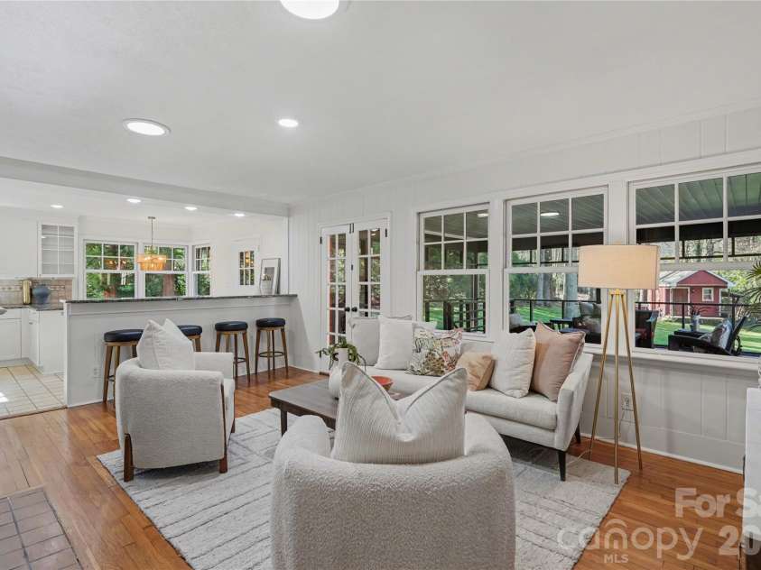 470 Livingston Drive, Charlotte, NC 28211.  MLS# CAR4352162, YatesRealty ID 11763. Den