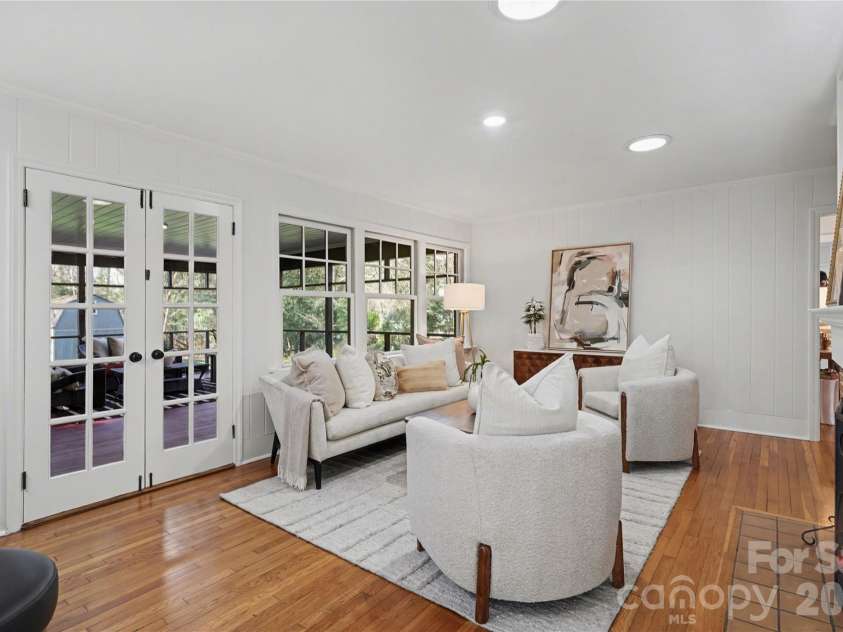 470 Livingston Drive, Charlotte, NC 28211.  MLS# CAR4352162, YatesRealty ID 11763. Den