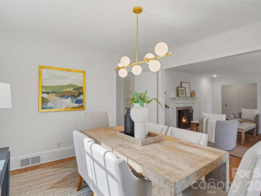 470 Livingston Drive, Charlotte, NC 28211.  MLS# CAR4352162, YatesRealty ID 11763. Dining