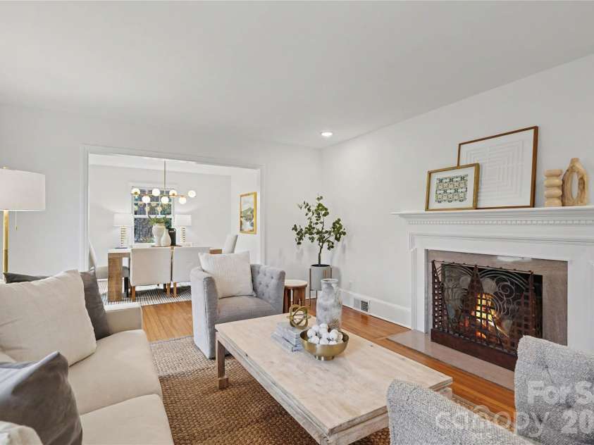 470 Livingston Drive, Charlotte, NC 28211.  MLS# CAR4352162, YatesRealty ID 11763. Living