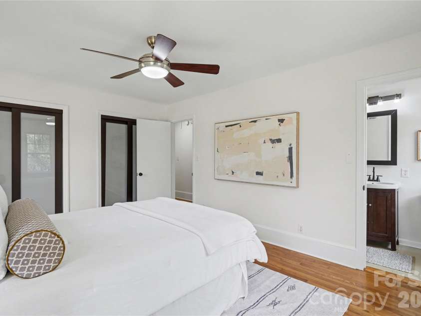 470 Livingston Drive, Charlotte, NC 28211.  MLS# CAR4352162, YatesRealty ID 11763. Primary