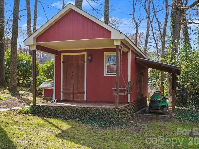 470 Livingston Drive, Charlotte, NC 28211.  MLS# CAR4352162, YatesRealty ID 11763. Workshop
