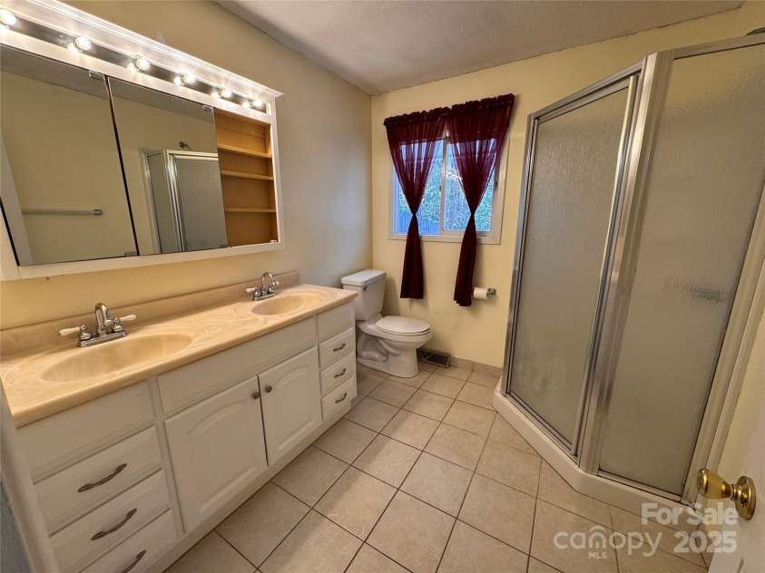 223 Cowan Valley Estates, Sylva, NC 28779.  MLS# CAR4257406, YatesRealty ID 11765. 