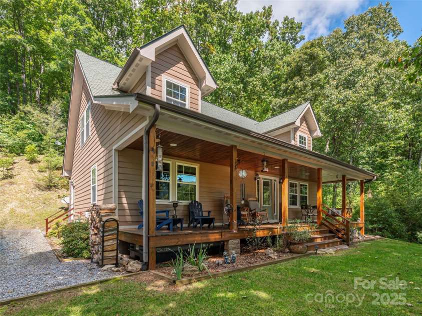 27 Little Roundtop Road, Clyde, NC 28721.  MLS# CAR4304468, YatesRealty ID 11765. 