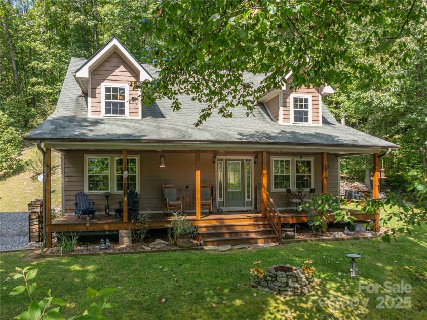 27 Little Roundtop Road, Clyde, NC 28721.  MLS# CAR4304468, YatesRealty ID 11765. 