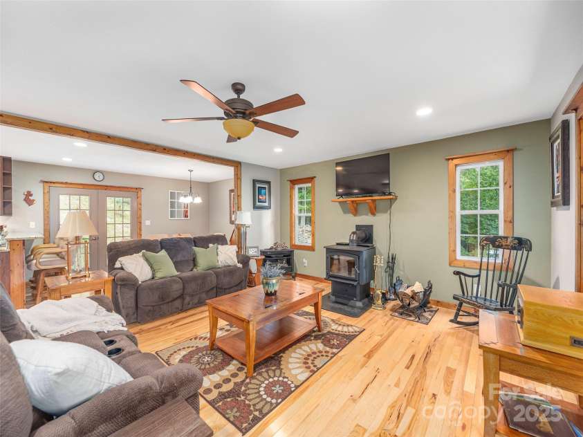 27 Little Roundtop Road, Clyde, NC 28721.  MLS# CAR4304468, YatesRealty ID 11765. 