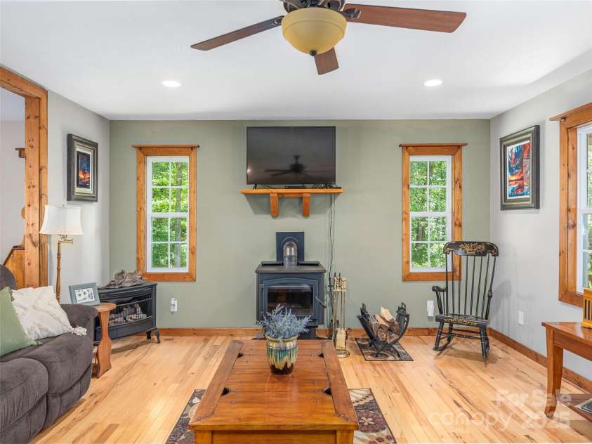 27 Little Roundtop Road, Clyde, NC 28721.  MLS# CAR4304468, YatesRealty ID 11765. 