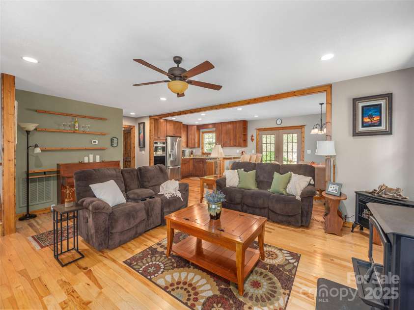 27 Little Roundtop Road, Clyde, NC 28721.  MLS# CAR4304468, YatesRealty ID 11765. 
