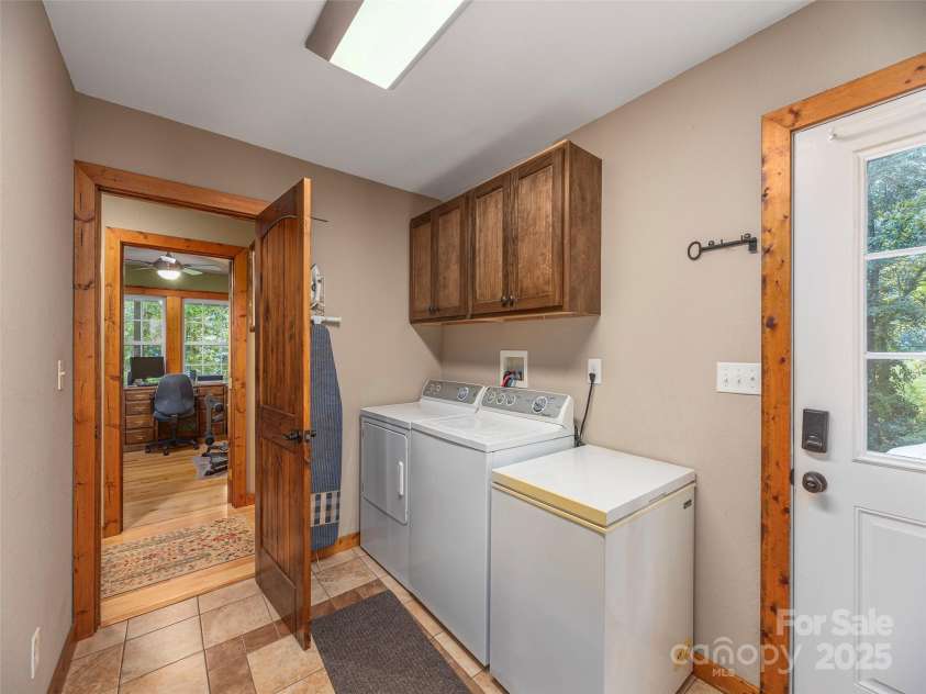 27 Little Roundtop Road, Clyde, NC 28721.  MLS# CAR4304468, YatesRealty ID 11765. 