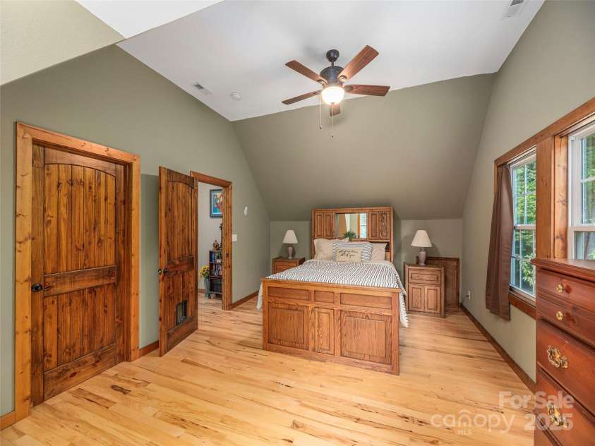 27 Little Roundtop Road, Clyde, NC 28721.  MLS# CAR4304468, YatesRealty ID 11765. 