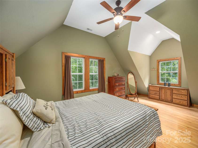 27 Little Roundtop Road, Clyde, NC 28721.  MLS# CAR4304468, YatesRealty ID 11765. 