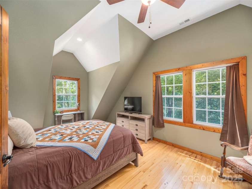 27 Little Roundtop Road, Clyde, NC 28721.  MLS# CAR4304468, YatesRealty ID 11765. 