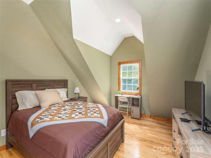 27 Little Roundtop Road, Clyde, NC 28721.  MLS# CAR4304468, YatesRealty ID 11765. 