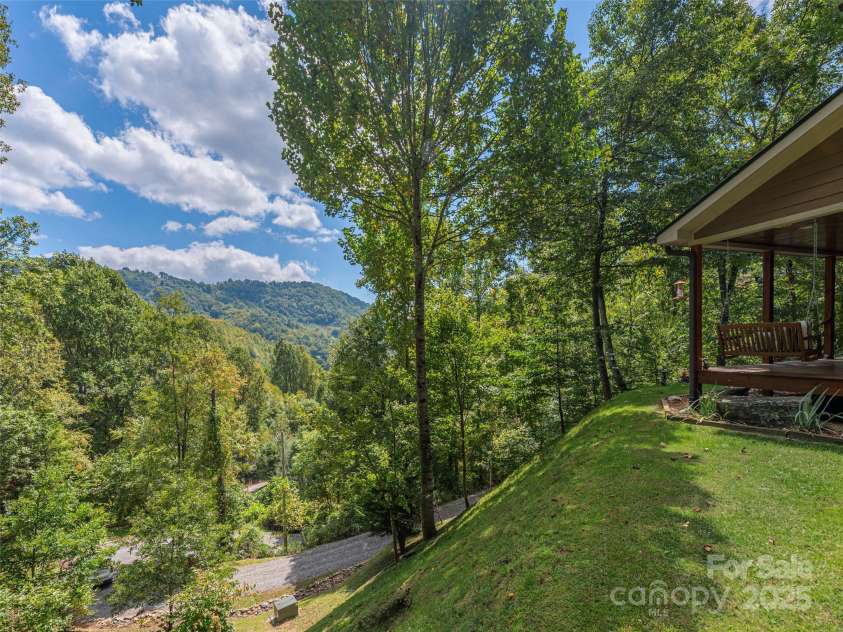 27 Little Roundtop Road, Clyde, NC 28721.  MLS# CAR4304468, YatesRealty ID 11765. 