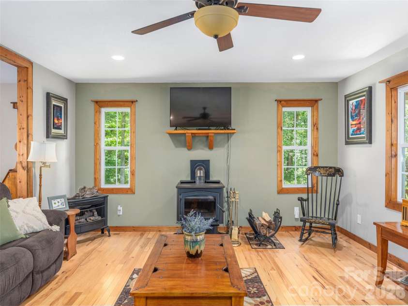 27 Little Roundtop Road, Clyde, NC 28721.  MLS# CAR4304468, YatesRealty ID 11765. 