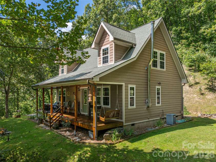 27 Little Roundtop Road, Clyde, NC 28721.  MLS# CAR4304468, YatesRealty ID 11765. 