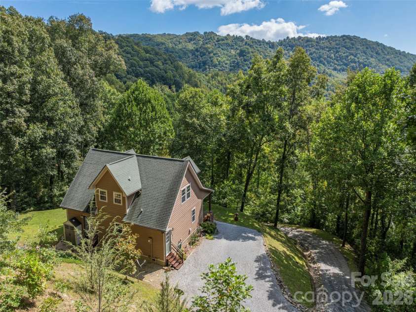 27 Little Roundtop Road, Clyde, NC 28721.  MLS# CAR4304468, YatesRealty ID 11765. 
