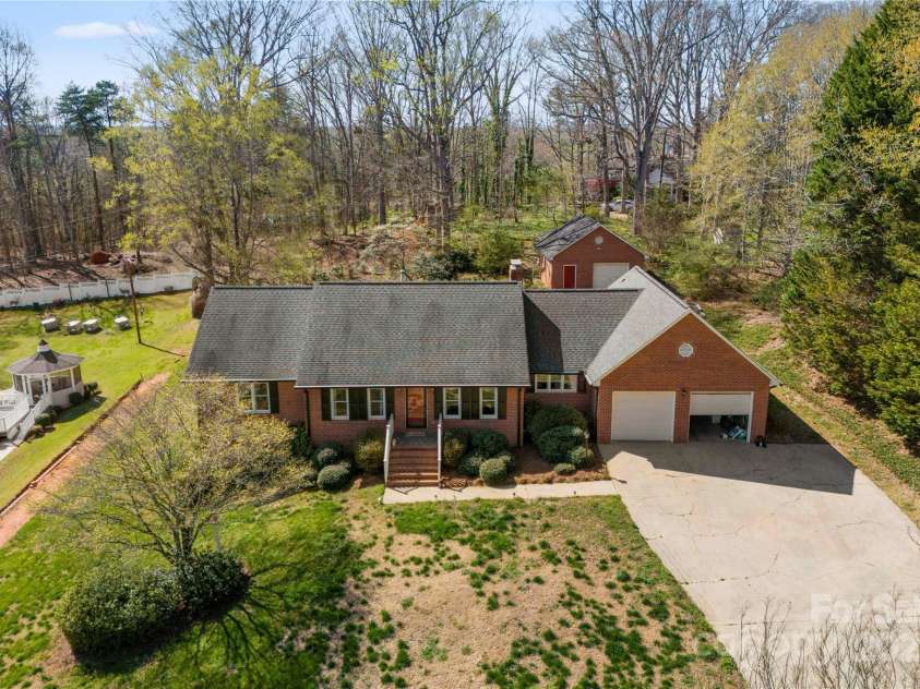 136 Boulder Drive, Lincolnton, NC 28092.  MLS# CAR4239157, YatesRealty ID 11769. 