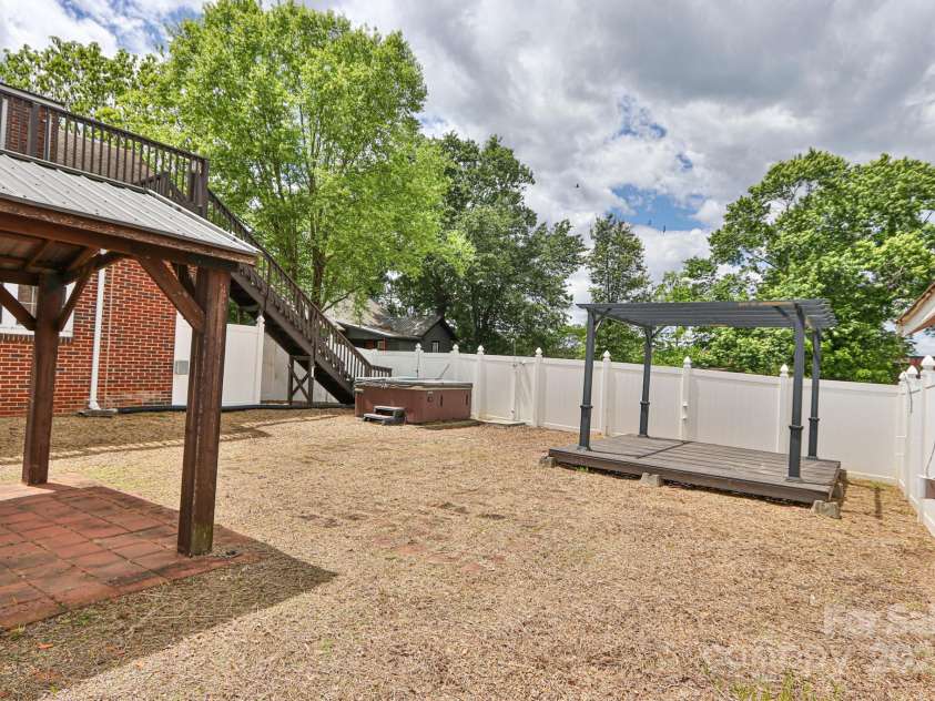 2036 1st Avenue, Hickory, NC 28602.  MLS# CAR4256360, YatesRealty ID 11771. 