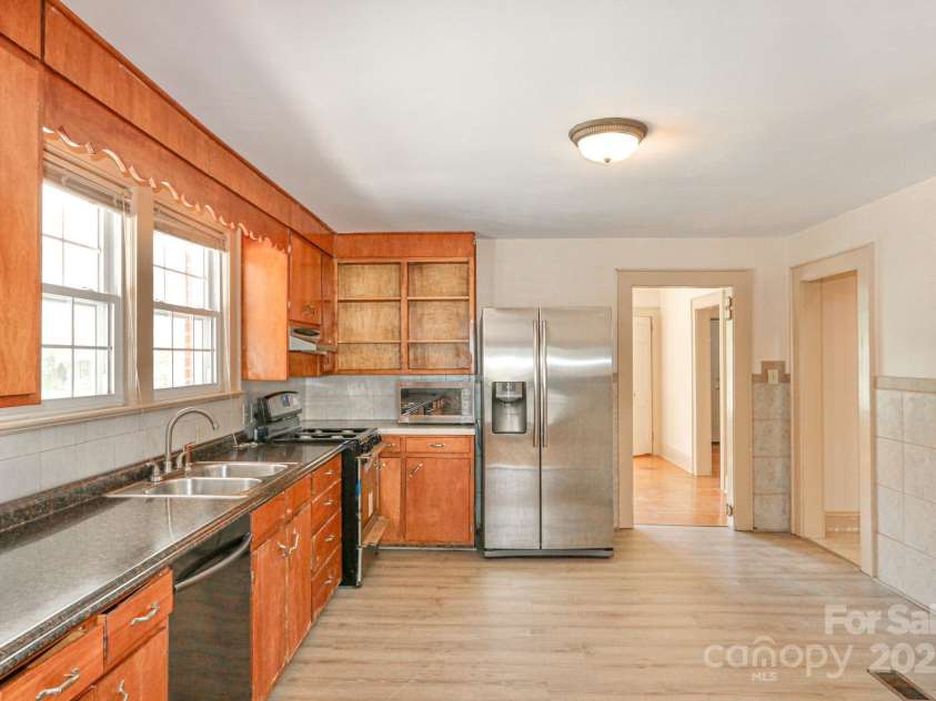 2036 1st Avenue, Hickory, NC 28602.  MLS# CAR4256360, YatesRealty ID 11771. 