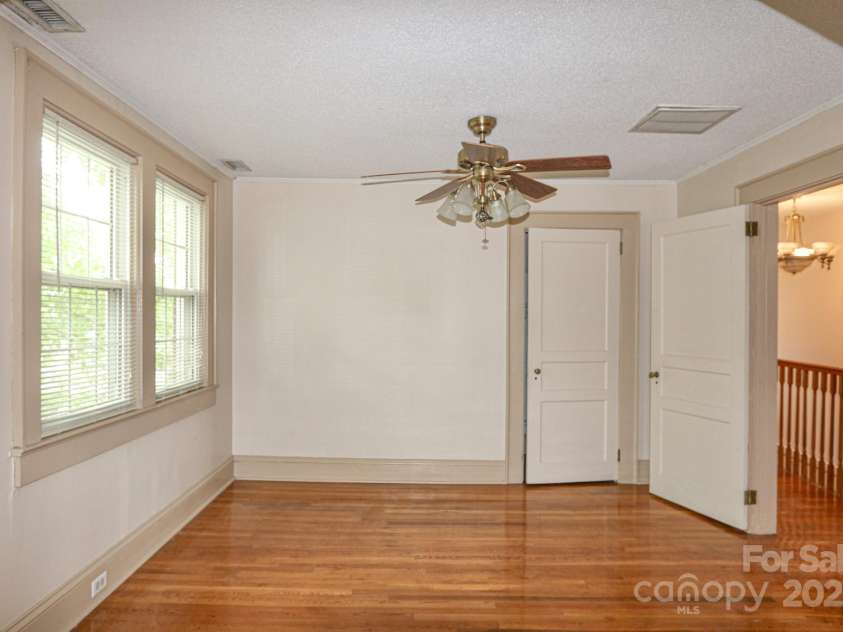 2036 1st Avenue, Hickory, NC 28602.  MLS# CAR4256360, YatesRealty ID 11771. 