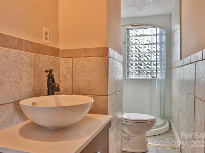 2036 1st Avenue, Hickory, NC 28602.  MLS# CAR4256360, YatesRealty ID 11771. 