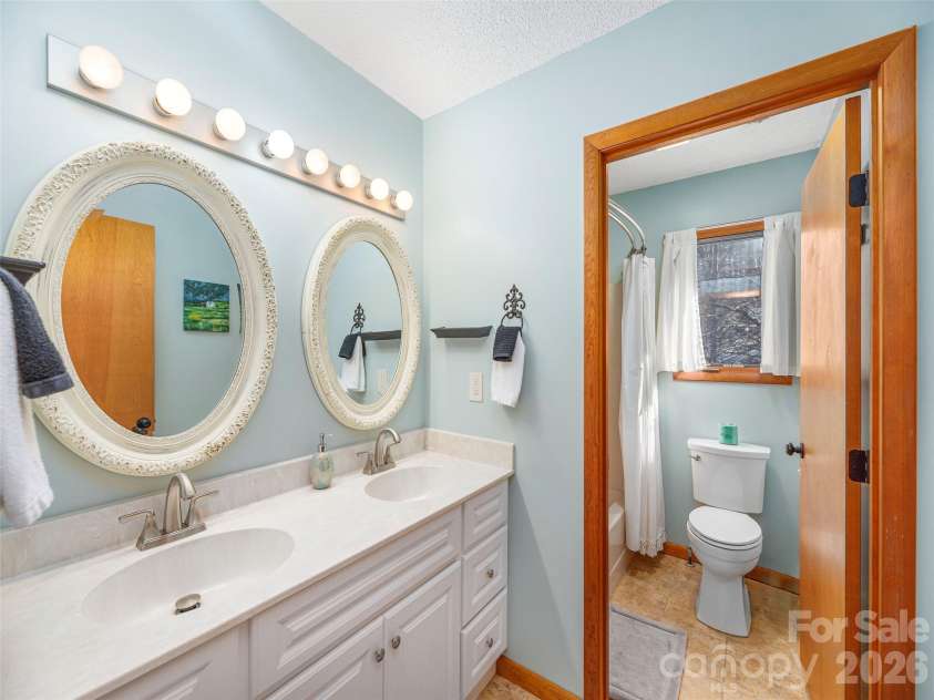 56 Southwicke Drive, Arden, NC 28704.  MLS# CAR4368299, YatesRealty ID 11771. 2nd full bathroom with double vanities