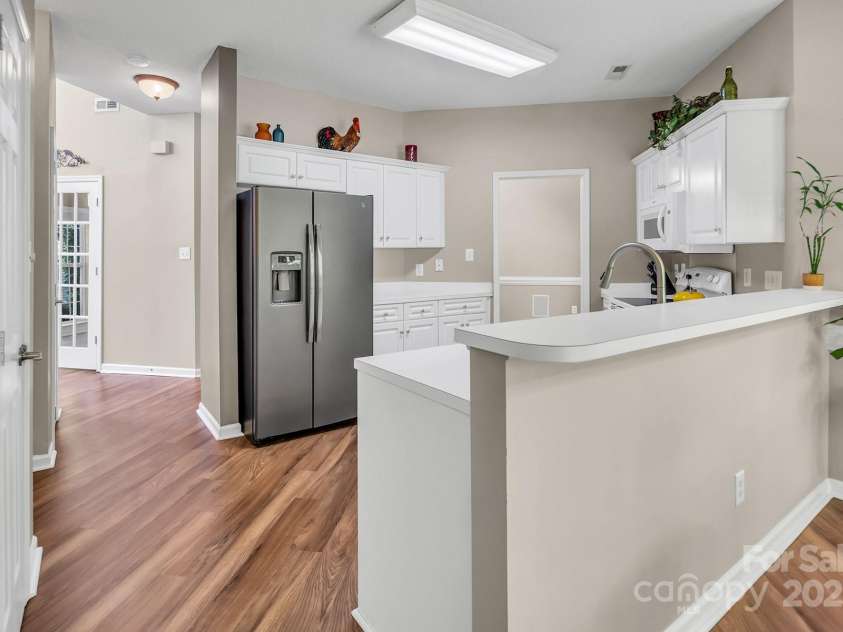 15000 Strathmoor Drive, Charlotte, NC 28277.  MLS# CAR4252297, YatesRealty ID 11772. 