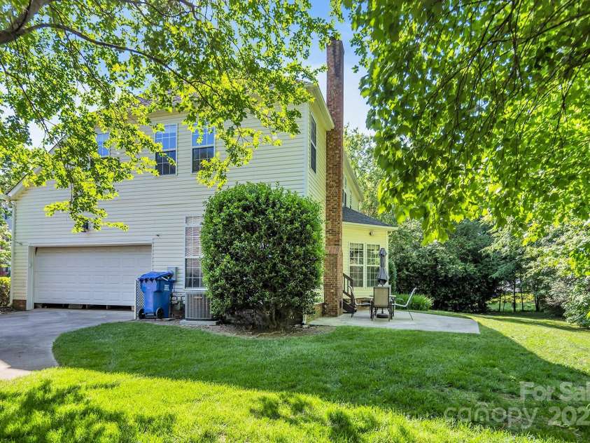 15000 Strathmoor Drive, Charlotte, NC 28277.  MLS# CAR4252297, YatesRealty ID 11772. 