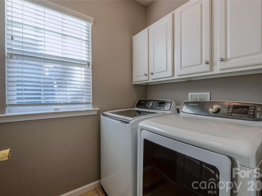 3001 Azalea Hills Drive, Charlotte, NC 28262.  MLS# CAR4366614, YatesRealty ID 11772. 