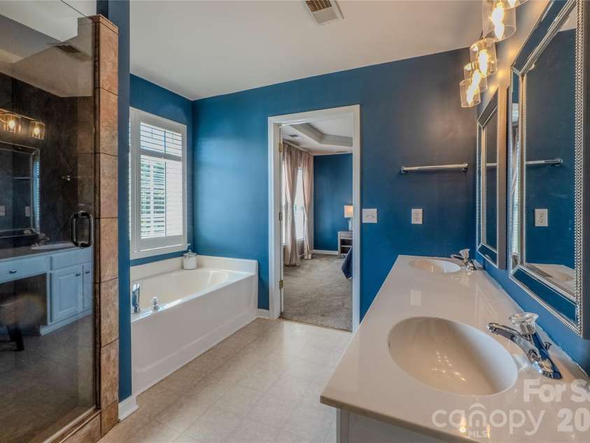 3001 Azalea Hills Drive, Charlotte, NC 28262.  MLS# CAR4366614, YatesRealty ID 11772. 