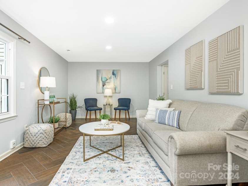 8002 Regent Park Lane, Charlotte, NC 28210.  MLS# CAR4199533, YatesRealty ID 11773. Living Room