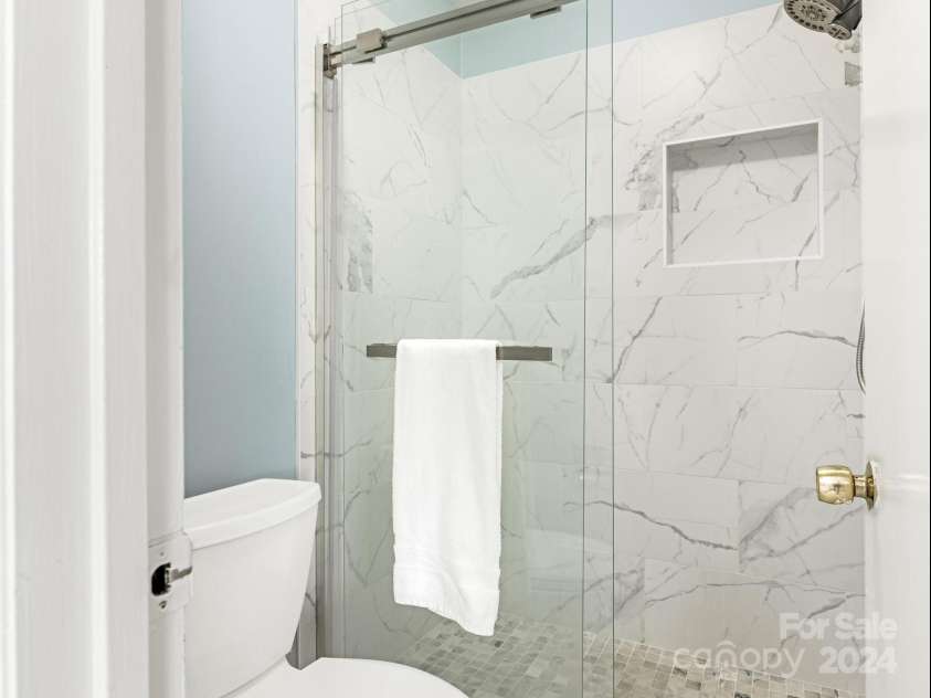 8002 Regent Park Lane, Charlotte, NC 28210.  MLS# CAR4199533, YatesRealty ID 11773. Primary EnSuite