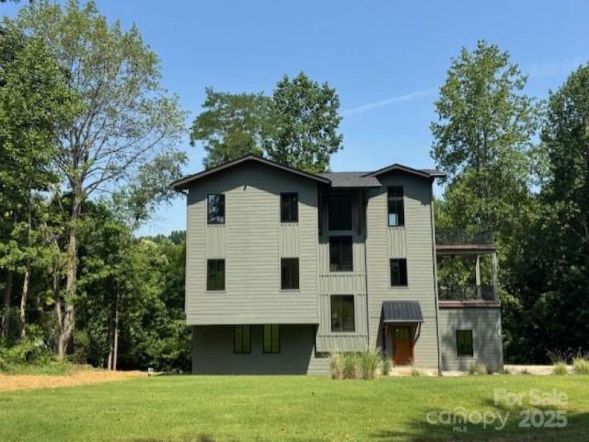 150 Driftwood Drive, Mooresville, NC 28117.  MLS# CAR4212445, YatesRealty ID 11774. 