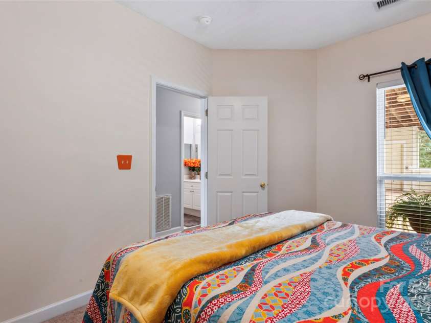 18840 Nautical Drive, Cornelius, NC 28031.  MLS# CAR4293145, YatesRealty ID 11775. 