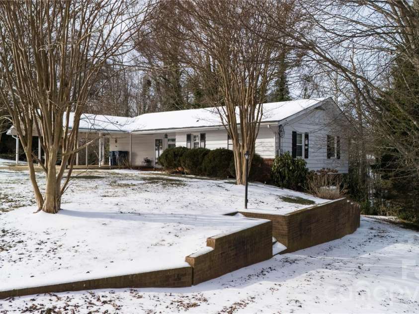 40 Forest Avenue, Granite Falls, NC 28630.  MLS# CAR4342329, YatesRealty ID 11775. 