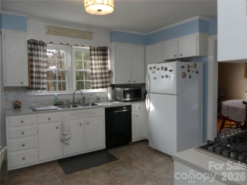 40 Forest Avenue, Granite Falls, NC 28630.  MLS# CAR4342329, YatesRealty ID 11775. 