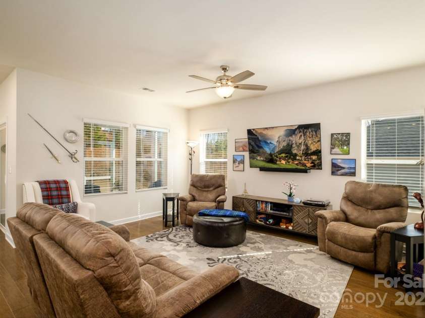 4321 Duplin Drive, Charlotte, NC 28214.  MLS# CAR4224974, YatesRealty ID 11776. 