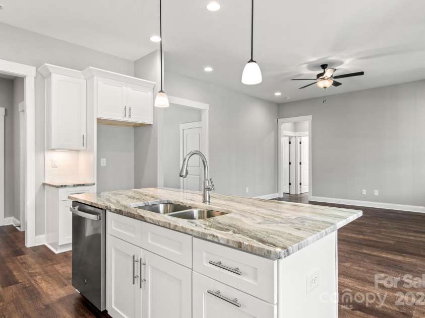 121 Arboretum Way, Shelby, NC 28152.  MLS# CAR4133112, YatesRealty ID 11777. Modern, shaker style cabinets with sleek pulls